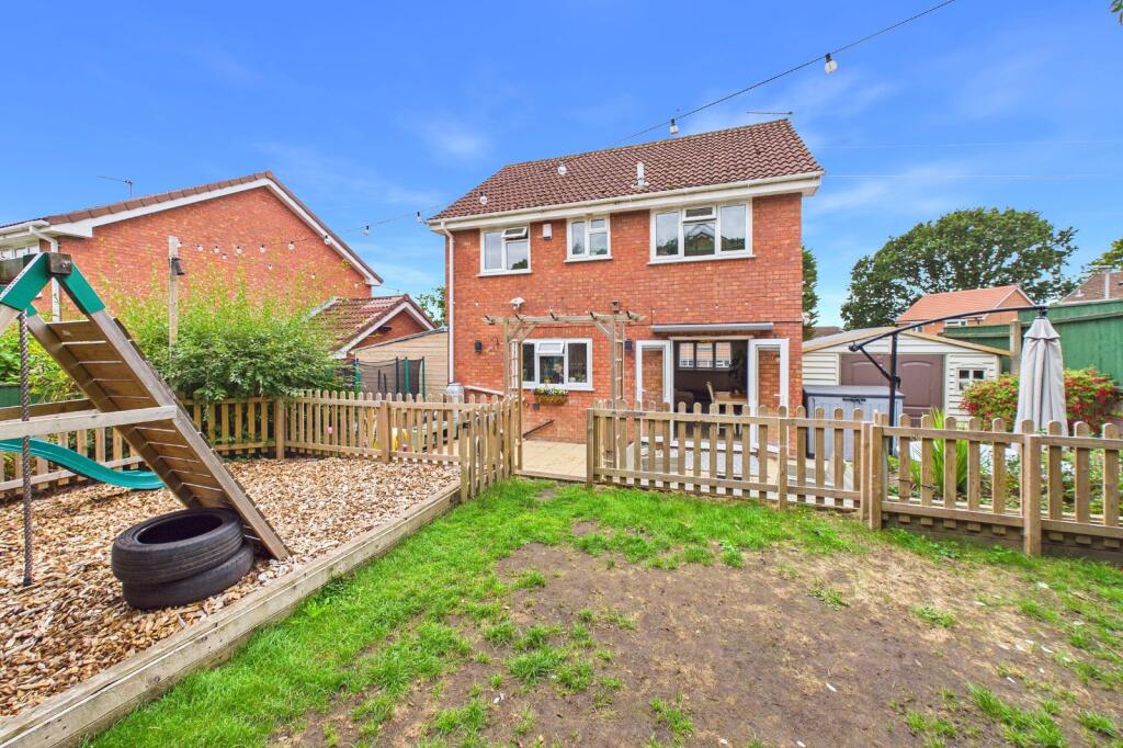 Buckthorn Close, Poole, Dorset, BH17 photo 4