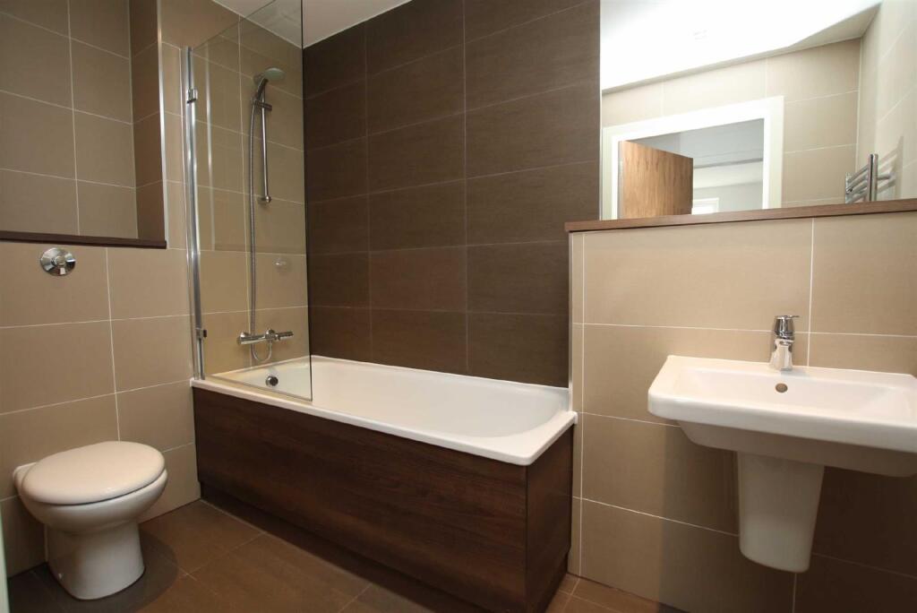 Apartment in Salford, Ordsall - View 3