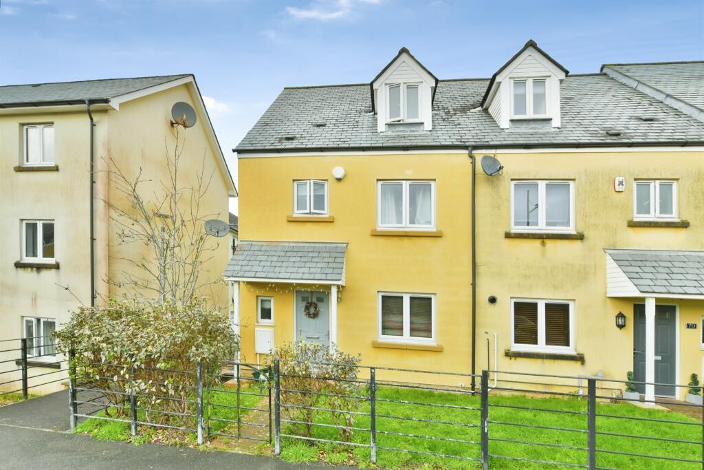 Main image of property: Frobisher Approach, Plymouth