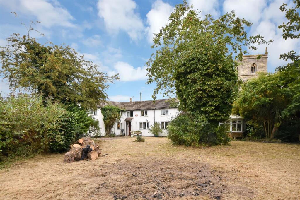 4-bed detached on Church Lane, North Scarle, Lincoln, £300,000