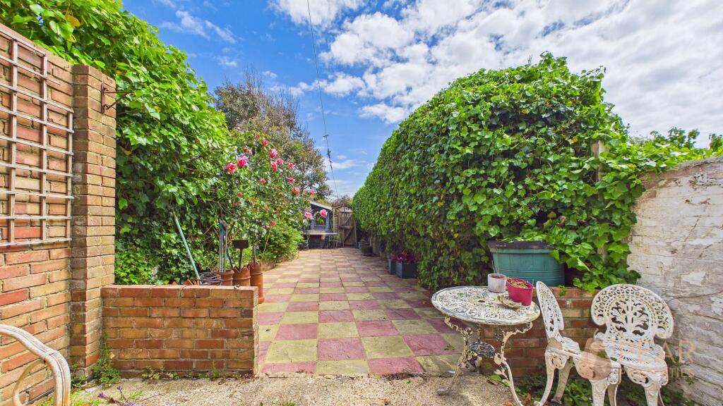 House in Worthing, West Sussex - View 2