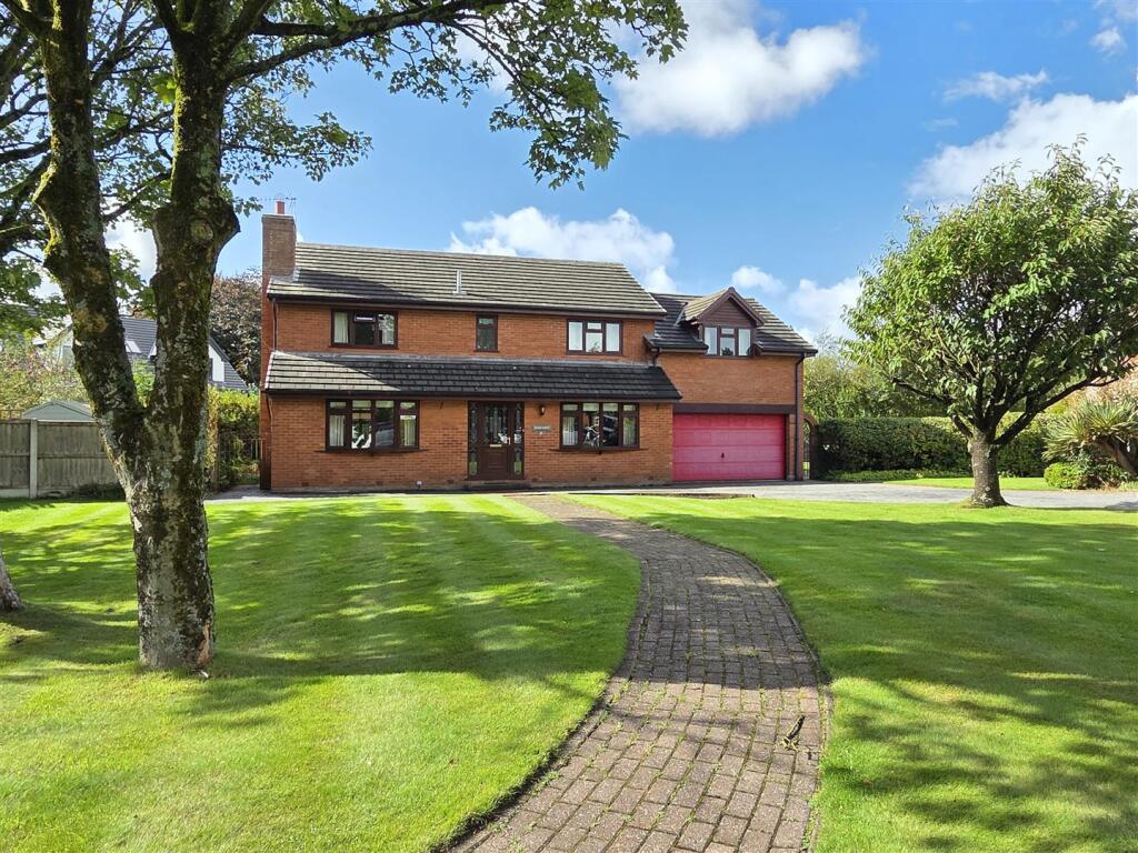 5-bed detached on Chapel Close, Wesham, £525,000