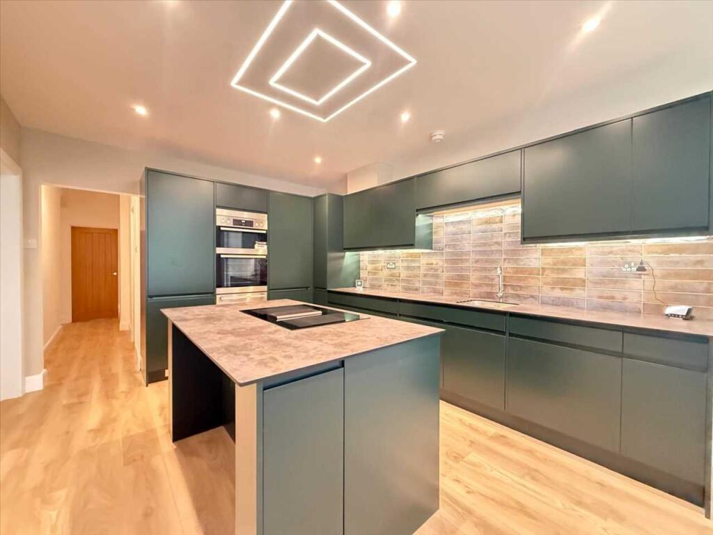 Grange Park Drive * Stunning Detached Bungalow * photo 3