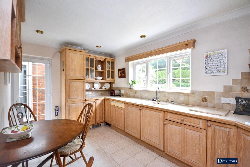 House in London, Emerson Park - View 3
