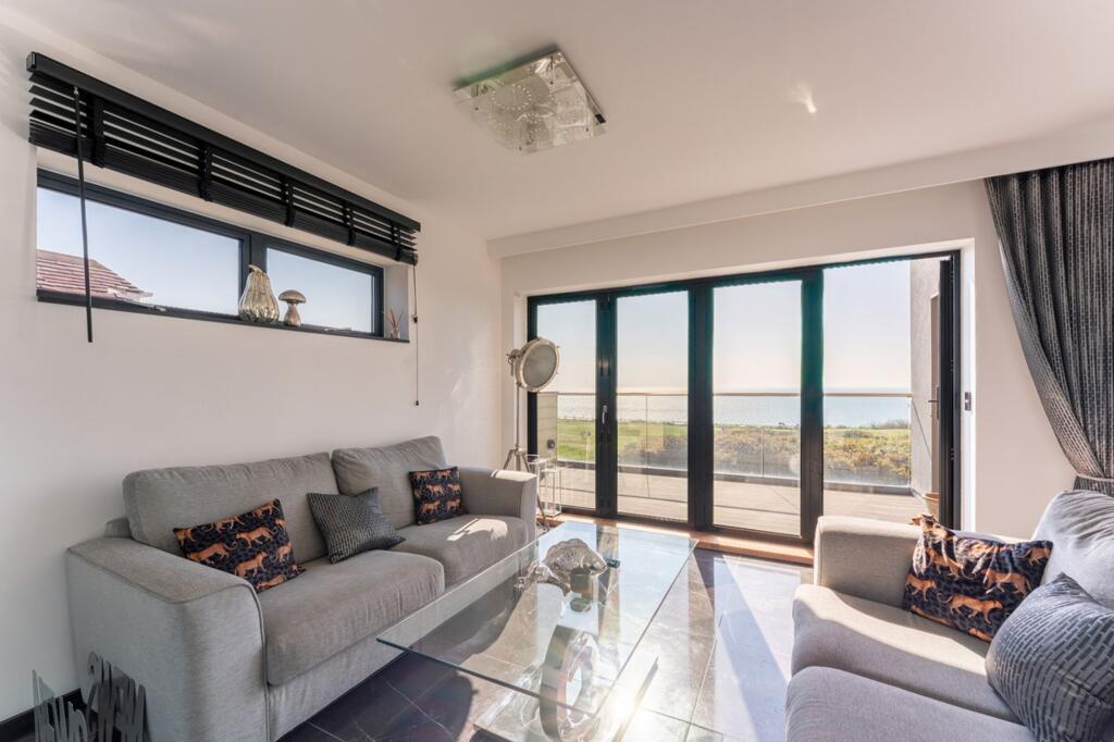 Ocean, 55 Boscombe Overcliff Drive, Bournemouth, BH5 2DW - View 4