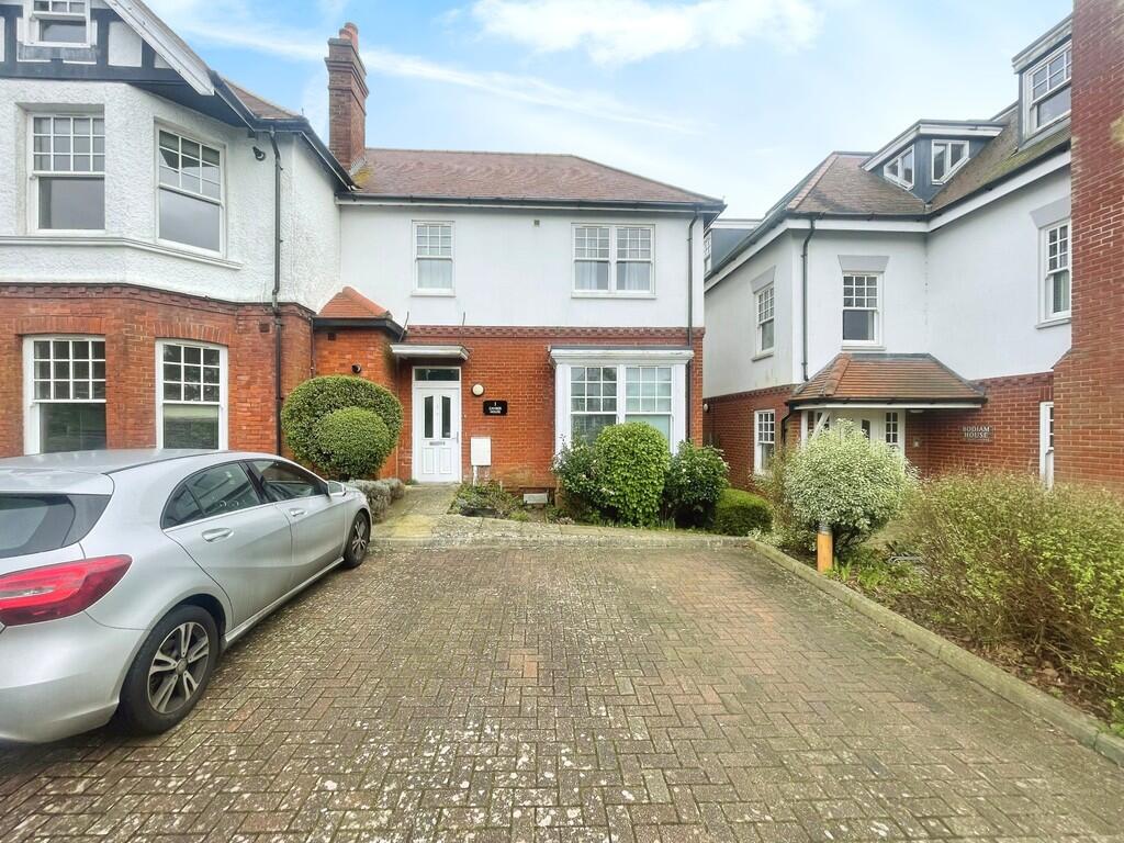 Main image of property: West Avenue, Worthing, BN11 5LY