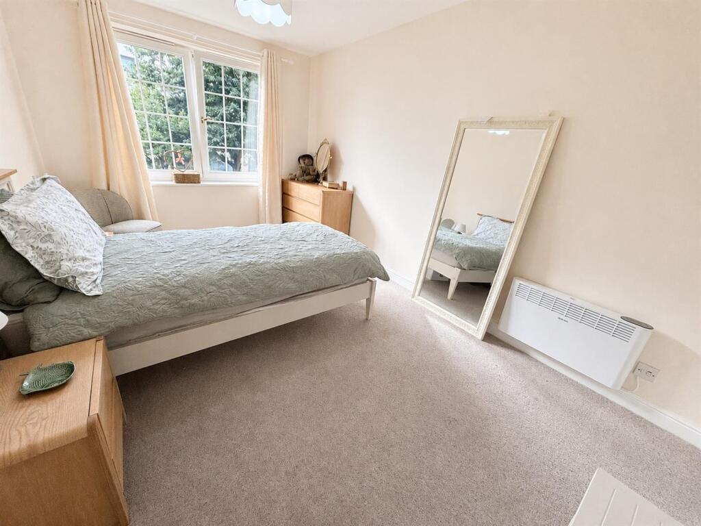 Apartment in Calderdale, West Yorkshire - View 4