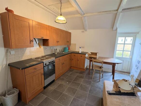 SECOND KITCHEN