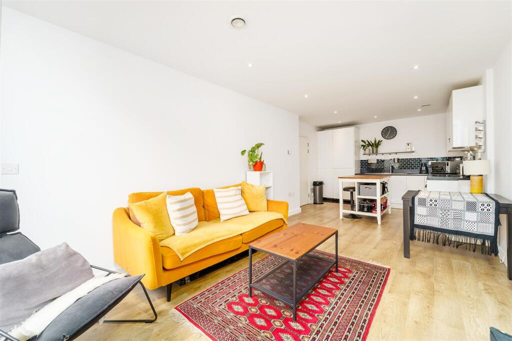 Apartment in Twickenham - View 5