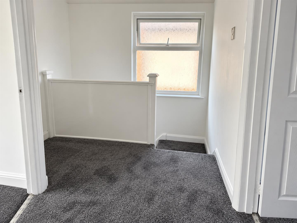 House in Luton - View 4