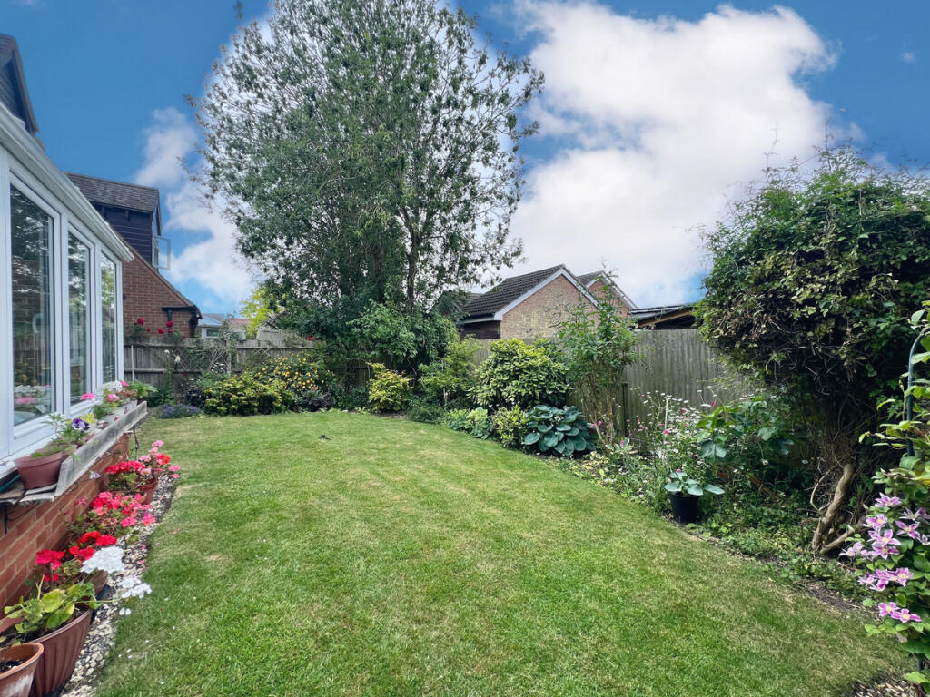 Carriers Close, Hanslope, Milton Keynes, MK19 photo 3