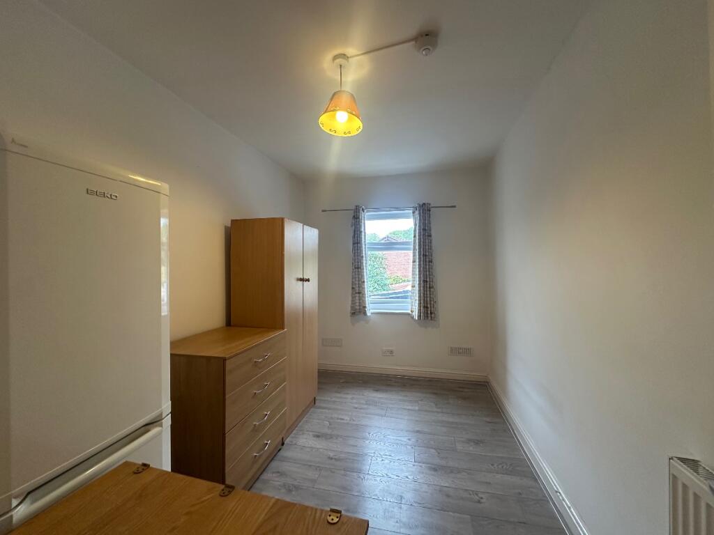 Apartment in Manchester, Old Trafford - View 4