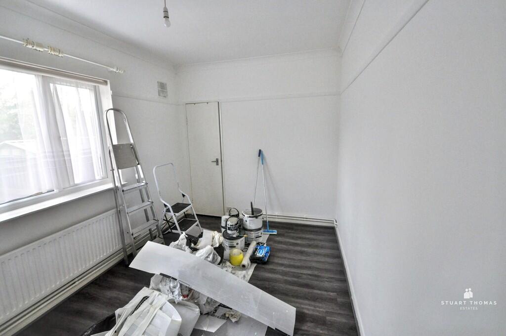 Apartment in Basildon, Great Burstead and South Green - View 5