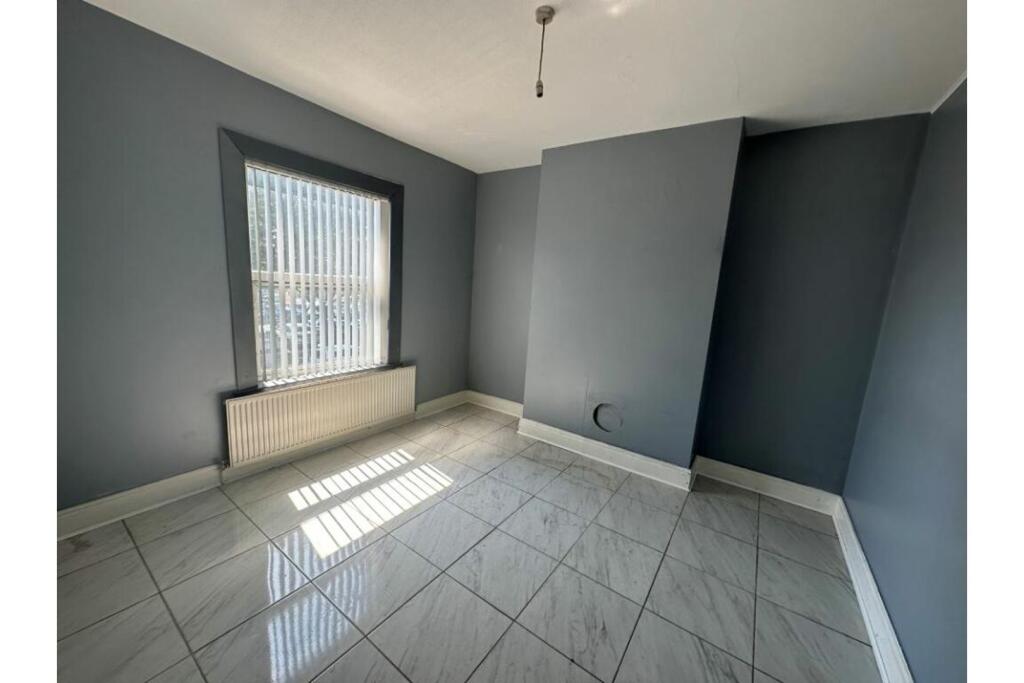 Waterloo Road, Smethwick, B66 photo 3