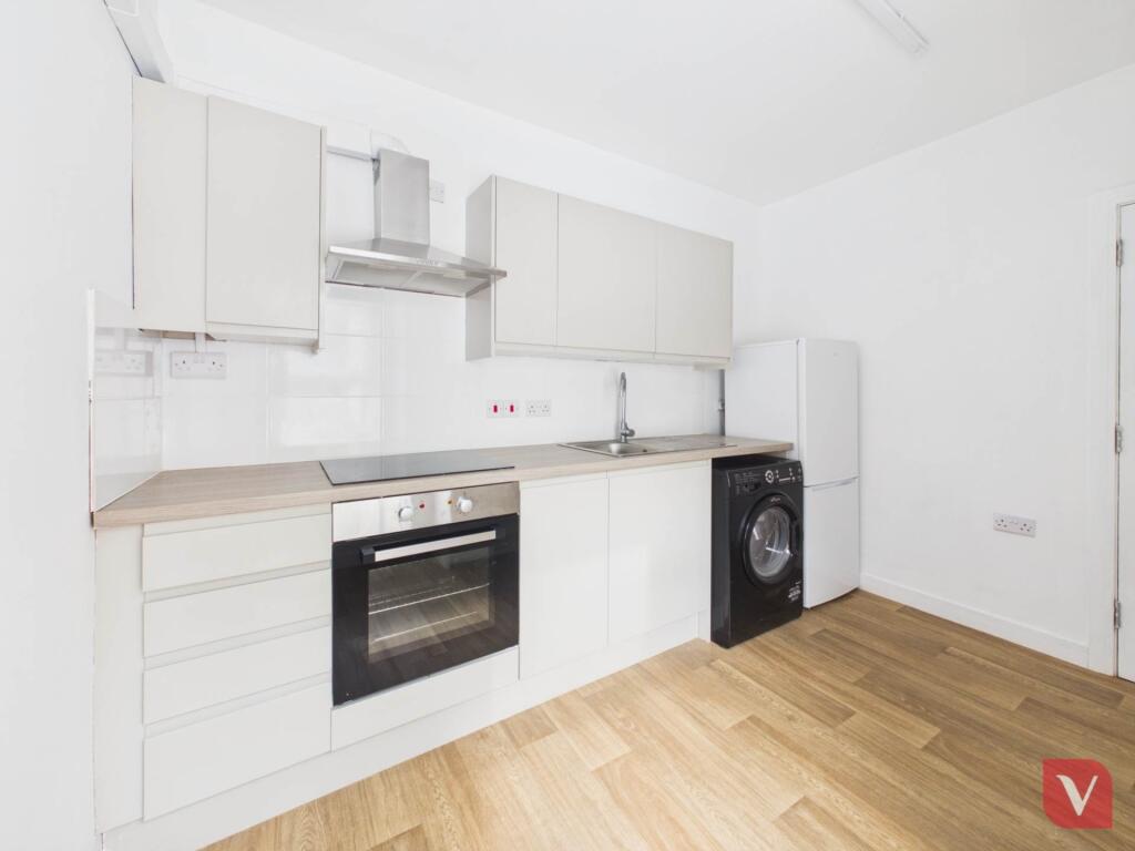 House in Luton - View 3