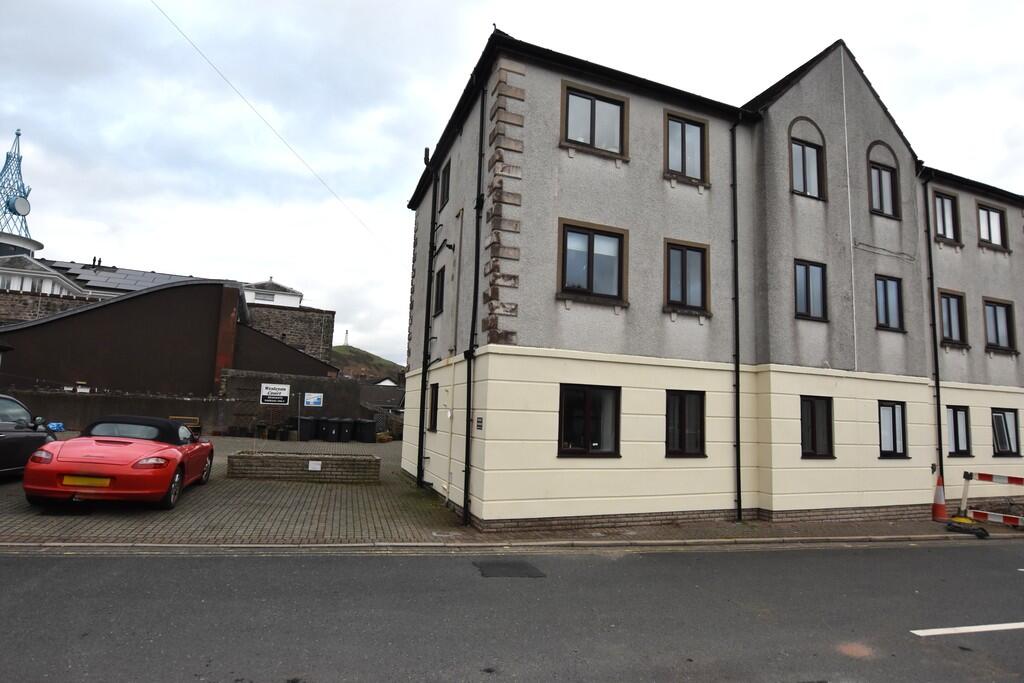 2-bed flat on Neville Street, Ulverston, Cumbria, £115,000