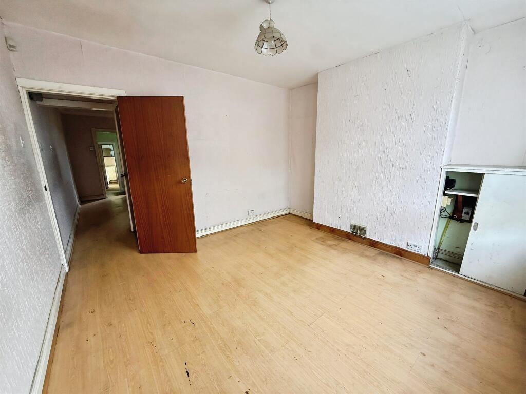 House in Mansfield, Nottinghamshire - View 5