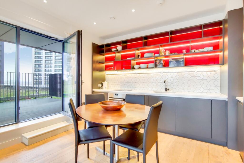 Modena House, London City Island, Lyell Street, E14 - View 2