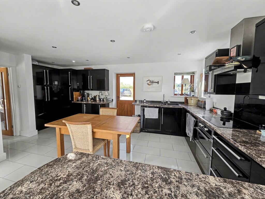 House in Worcester - View 5
