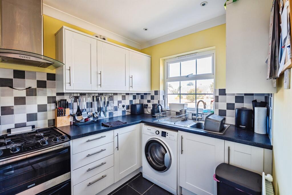 Poynings Close, Seaford photo 5