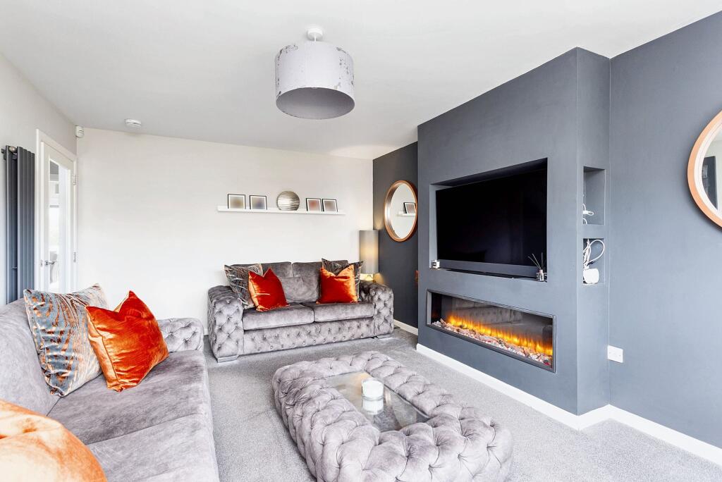 House in East Calder, Calderwood - View 5