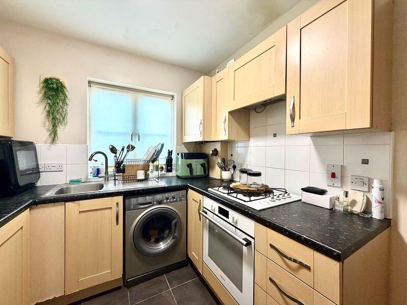 Peregrine Court, Calne photo 2