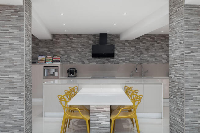 Fabulous Work Space for Culinery Enthusiasts