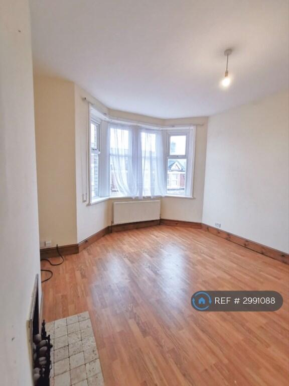 Apartment in Newport - View 3
