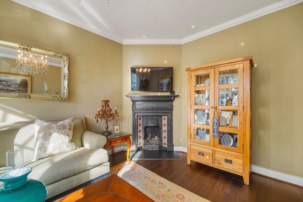 House in Hertsmere, South Mimms and Ridge - More