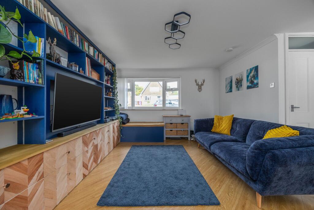 House in Wolverhampton, West Midlands - More