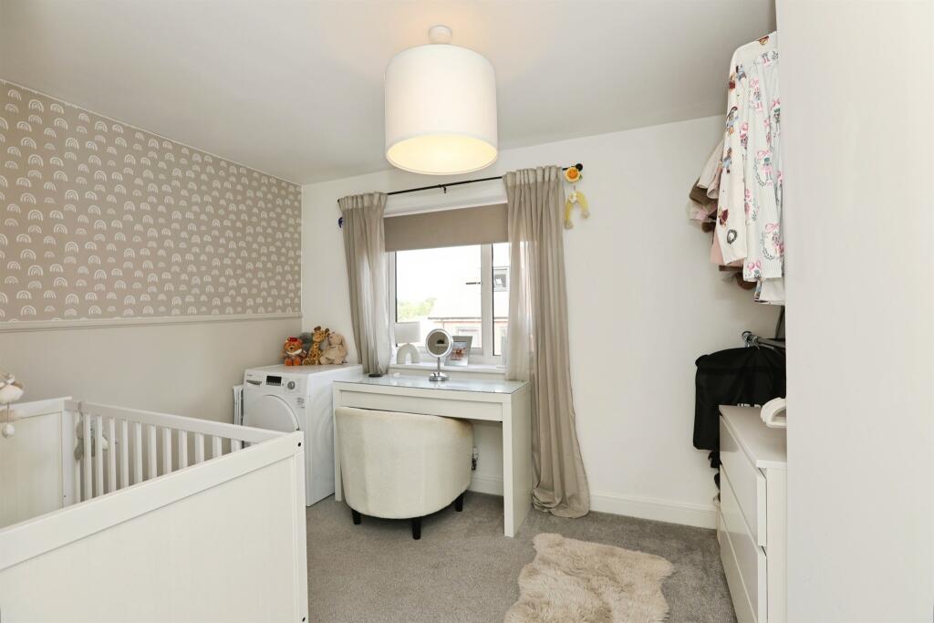 House in Mid Sussex, Sunnyside, East Grinstead - More