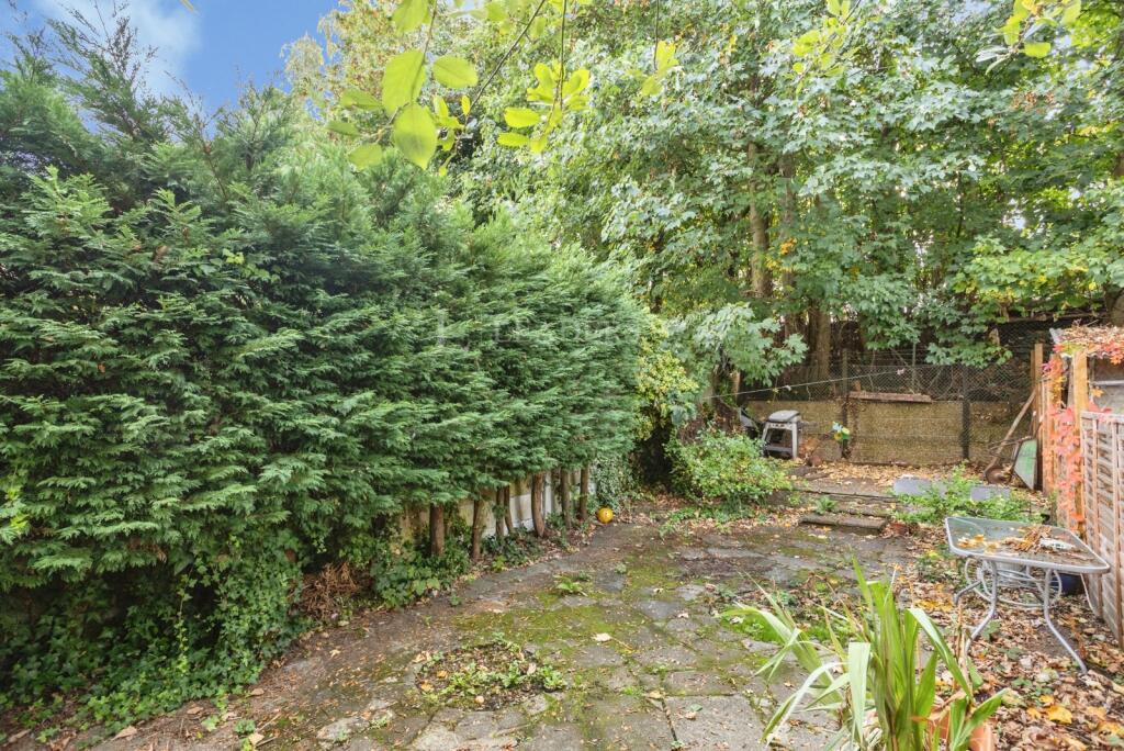 House in Reigate and Banstead, Surrey - View 2