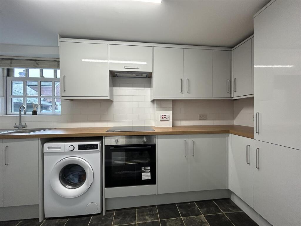 Apartment in Tonbridge and Malling, Brook Street - View 5