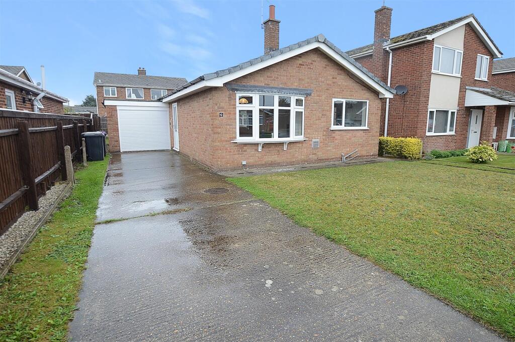 2-bed detached on 6 Lancaster Drive, Coningsby, £185,000