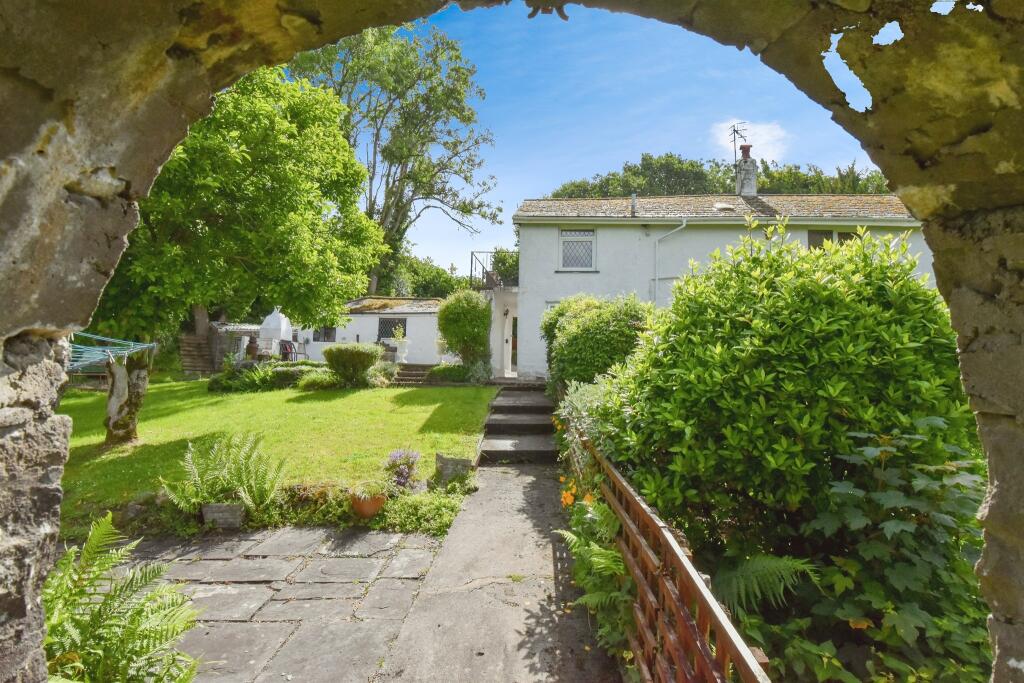 House in Cardiff, Cwmbach - More