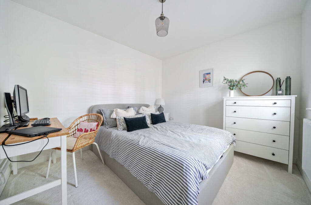 Draper Road, Wickham, Fareham, Hampshire, PO17 - More