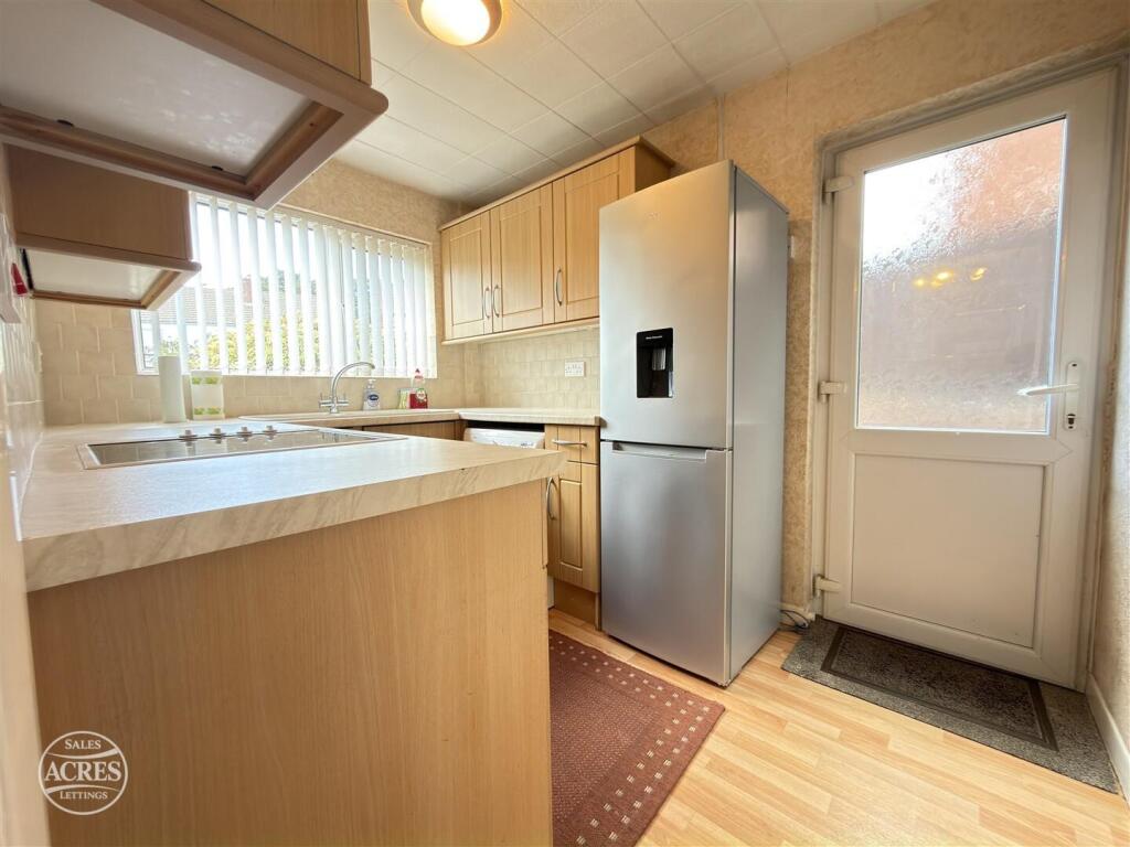 House in Walsall, Pheasey - More