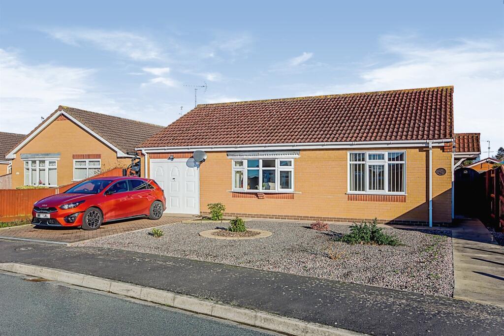 2-bed bungalow on The Sidings, Long Sutton, Spalding, £260,000