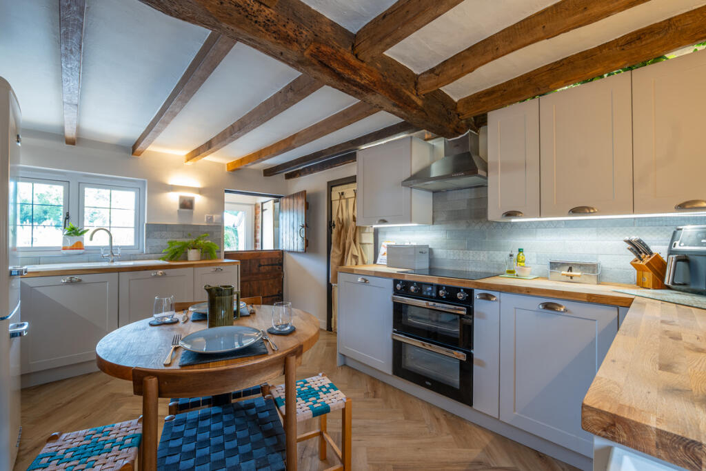 House in Stoke-on-Trent - View 4