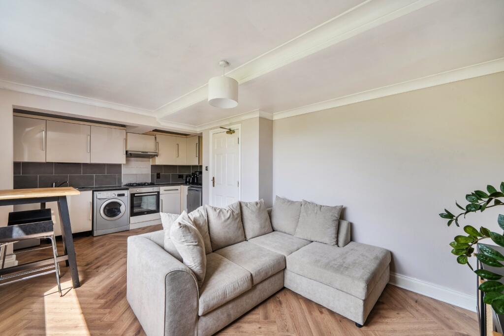The Avenue, Surbiton - View 6