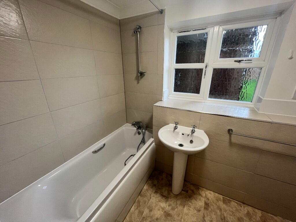 Apartment in Eastbourne, East Sussex - View 5