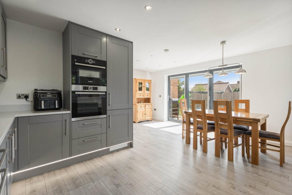 House in Wakefield - View 4