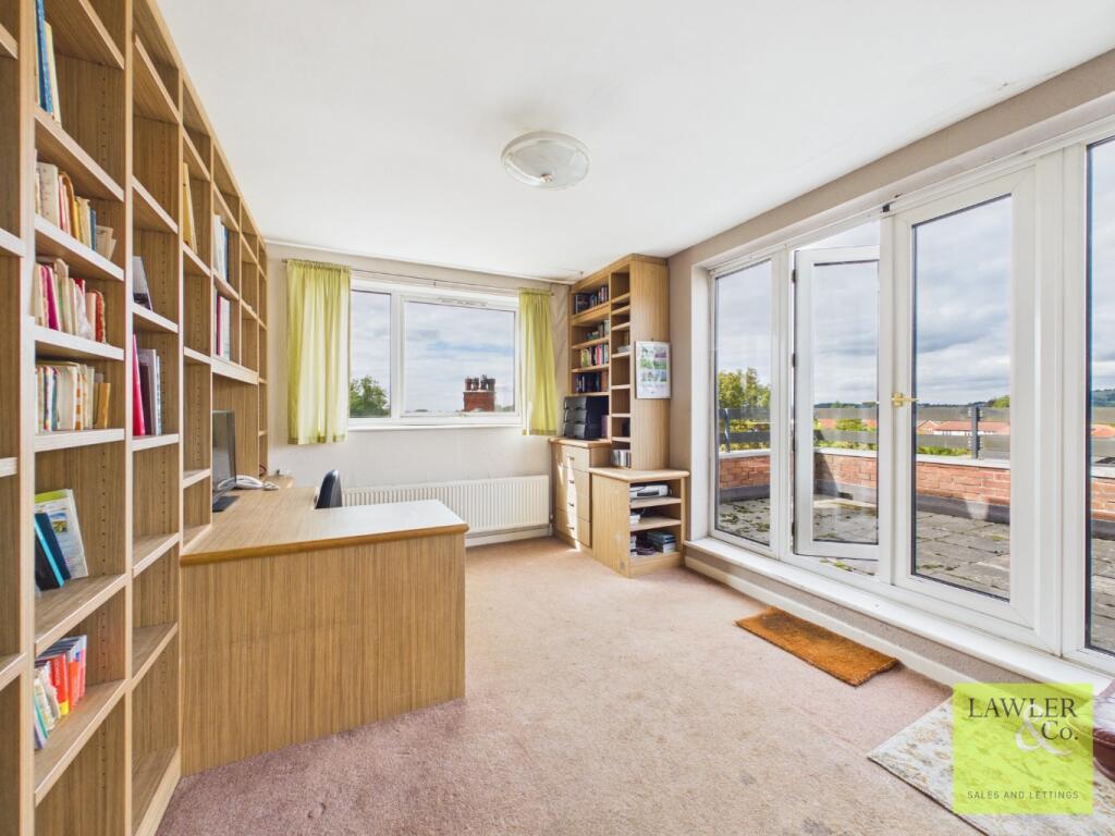 Apartment in Stockport, Greater Manchester - View 3