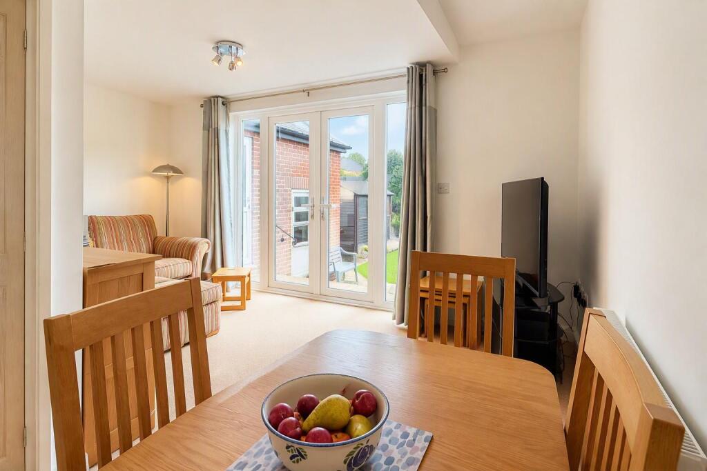 House in Calderdale, Salterhebble - More