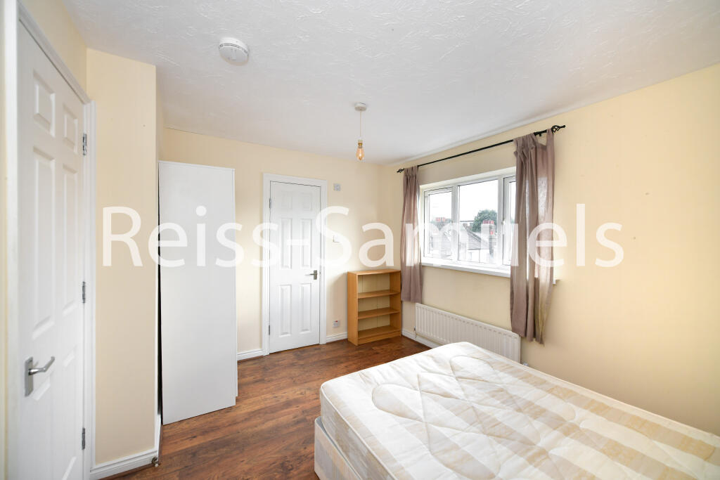 5 bedroom terraced house for rent