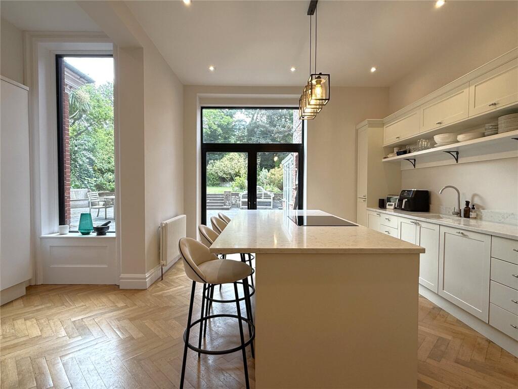 Apartment in Eastbourne, East Sussex - View 5