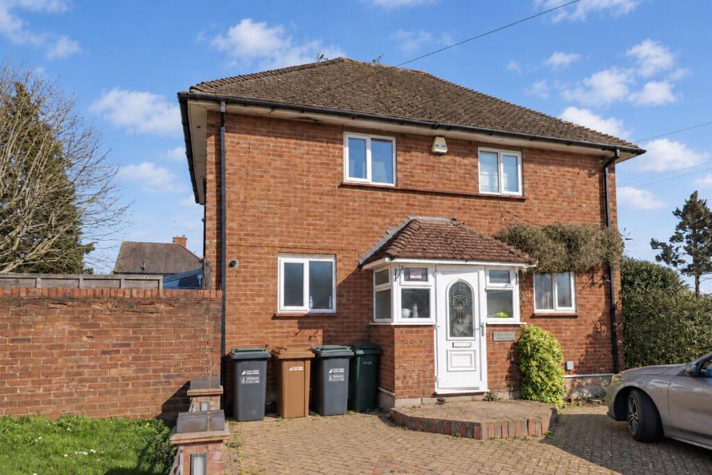 3-bed terraced on 27 The Graylings, Abbots Langley, Hertfordshire, WD5 0JQ, £495,000