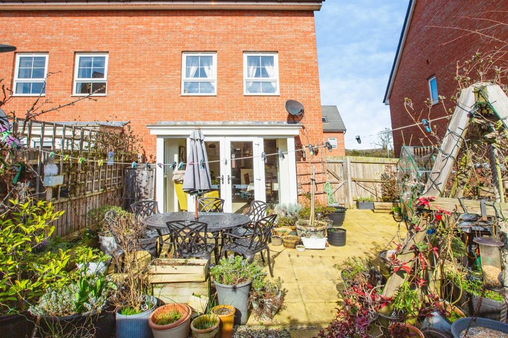 House in Northampton, Thrapston - More