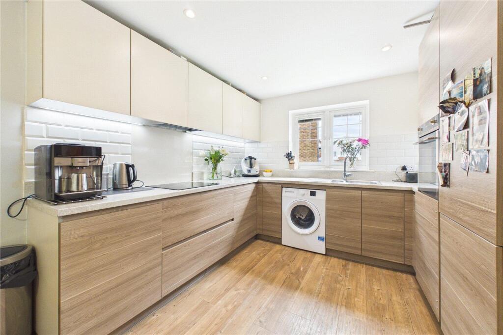 House in Redhill - View 3