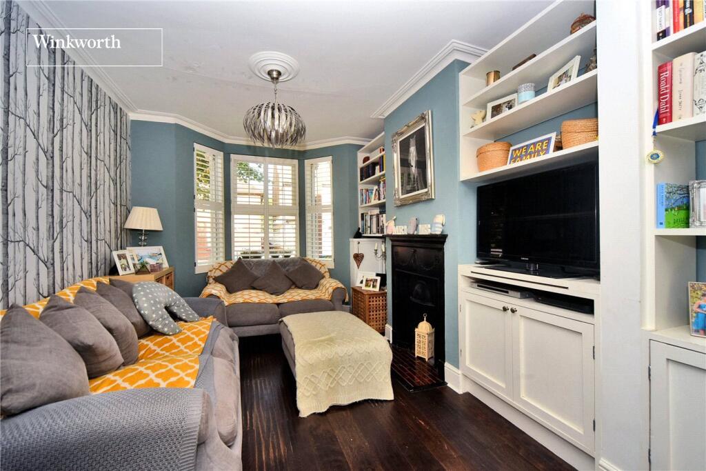 House in Sutton - View 2